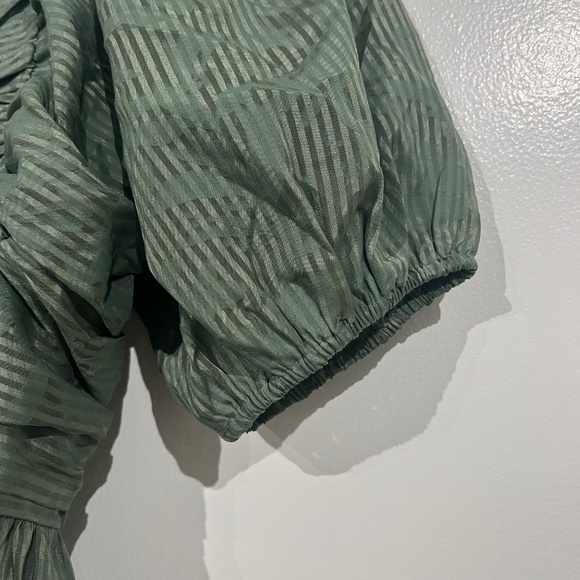 Express Ruched Cropped Top - Picture 3 of 11